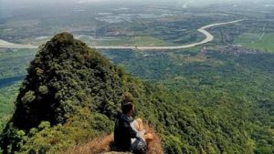 Chatsifieds Man sit on the cliff of Mt Arayat