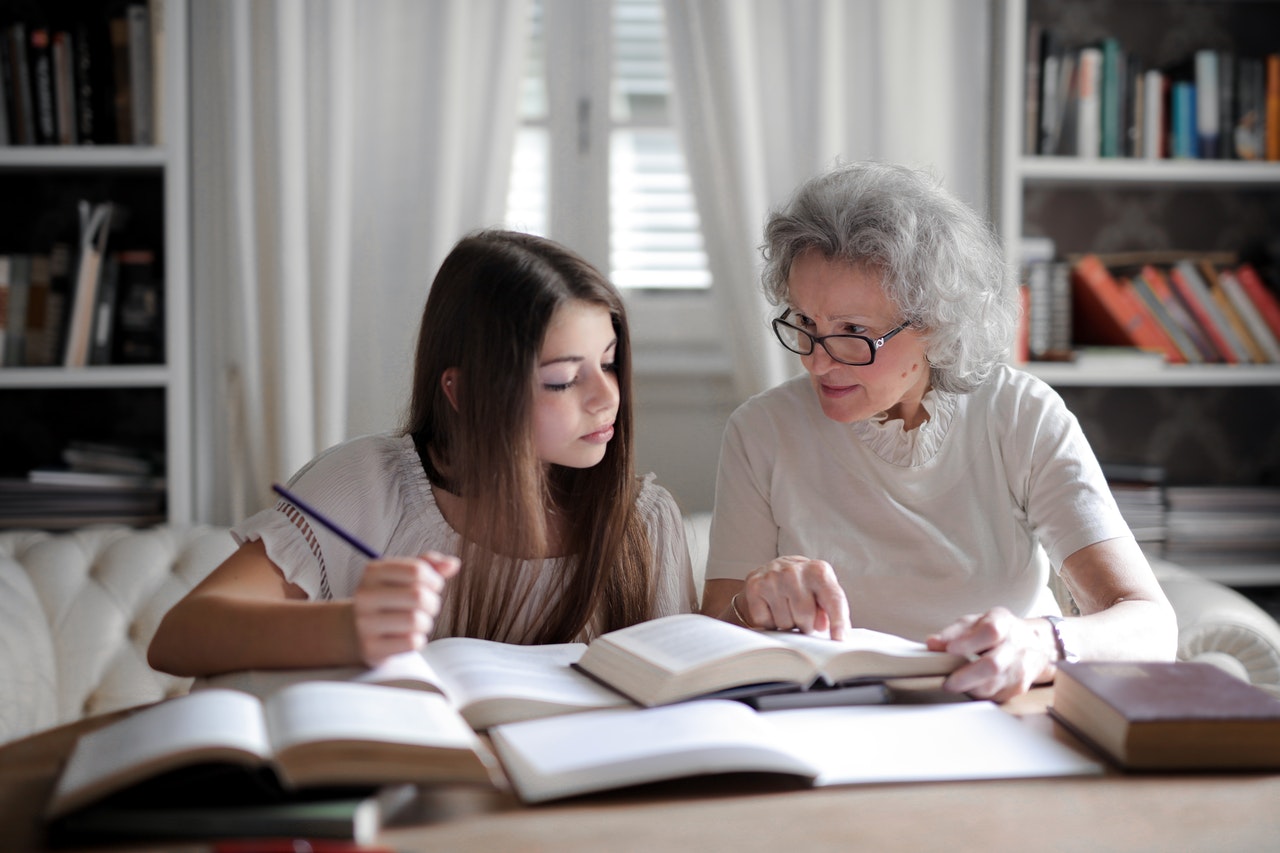 English tutoring with a young girl student Chatsfieds Learn english faster
