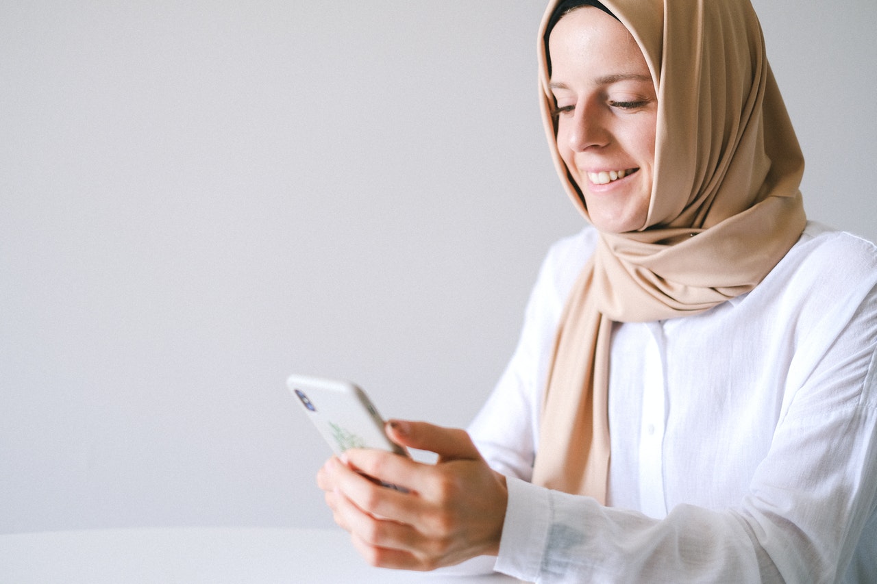 Muslim girl study her chatsifieds english exam learm english faster